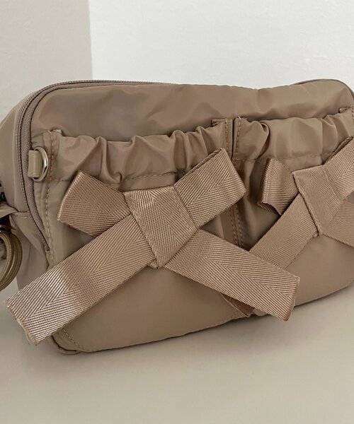 prose verse(プロズヴェール)の「【SAPON】撥水リボンシャーリングショルダーバッグ(ショルダーバッグ・レディース・ブラック/ベージュ・FREE)」の15枚目の写真