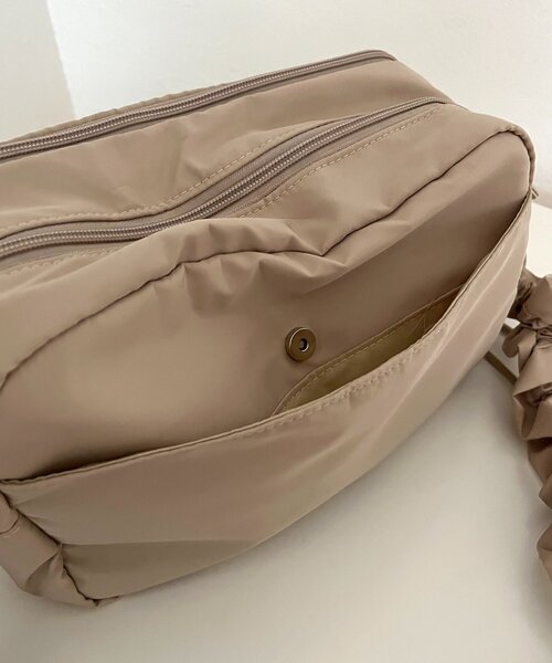 prose verse(プロズヴェール)の「【SAPON】撥水リボンシャーリングショルダーバッグ(ショルダーバッグ・レディース・ブラック/ベージュ・FREE)」の16枚目の写真