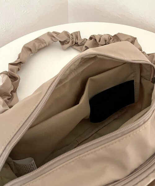 prose verse(プロズヴェール)の「【SAPON】撥水リボンシャーリングショルダーバッグ(ショルダーバッグ・レディース・ブラック/ベージュ・FREE)」の18枚目の写真