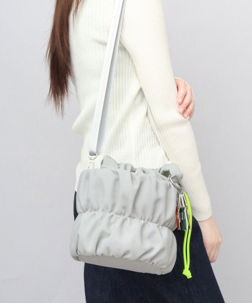 cheek(BAG)(チーク)の「2WAY ショルダートート ギャザーパフバッグ パディングバッグ(トートバッグ・レディース・グレー/ブラック/パープル・FREE)」の2枚目の写真