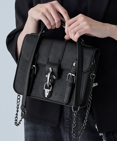 VELNUS(ベルナス)の「【VELNUS】Fireman Square Satchel Chain Shoulder Bag/ファイヤーマン合皮スクエアサッチェルチェーンショルダーバッグ(ショルダーバッグ・メンズ・ブラウン/ブラック・FREE)」の1枚目の写真