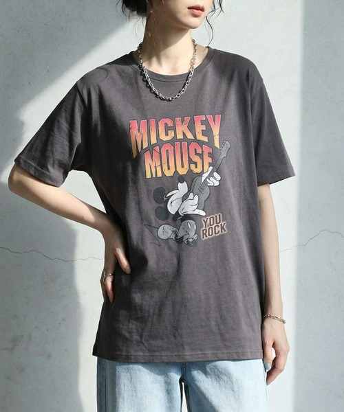 Disney（ディズニー）の「＜Ｄｉｓｎｅｙ＞【ミッキー】ヴィンテージＴシャツ（Tシャツ/カットソー・レディース・チャコール・MEDIUM/LARGE/X-LARGE/XX-LARGE）」の6枚目の写真