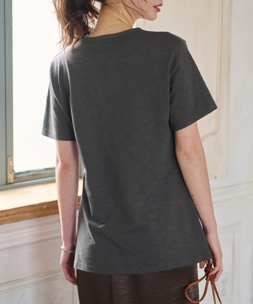 Disney（ディズニー）の「＜Ｄｉｓｎｅｙ＞【ミッキー】ヴィンテージＴシャツ（Tシャツ/カットソー・レディース・チャコール・MEDIUM/LARGE/X-LARGE/XX-LARGE）」の2枚目の写真