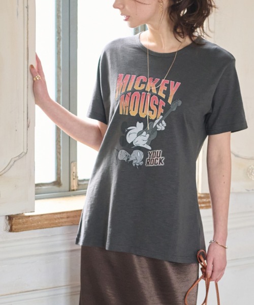 Disney（ディズニー）の「＜Ｄｉｓｎｅｙ＞【ミッキー】ヴィンテージＴシャツ（Tシャツ/カットソー・レディース・チャコール・MEDIUM/LARGE/X-LARGE/XX-LARGE）」の3枚目の写真