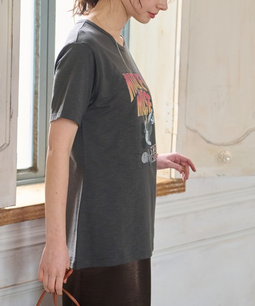 Disney（ディズニー）の「＜Ｄｉｓｎｅｙ＞【ミッキー】ヴィンテージＴシャツ（Tシャツ/カットソー・レディース・チャコール・MEDIUM/LARGE/X-LARGE/XX-LARGE）」の5枚目の写真