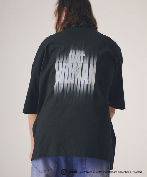 ADAM PATEK(アダムパテック)の「mt10342-ADAMPATEK -CAT WOMAN short sleeve t-shirt Tシャツ(AP2614040)(Tシャツ/カットソー・メンズ・ブラック・2/1)」の4枚目の写真