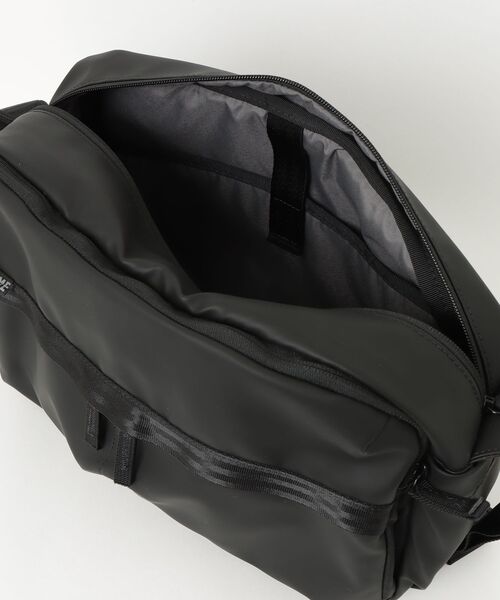 CHROME（クローム）の「［ CHROME / クローム ］PAC SHOULDER 12L MABK_MATTE BLACK / パック ショルダー 12リットル マット ブラック 耐水 12L ショルダーバッグ（ショルダーバッグ・メンズ・ブラック系その他・FREE）」の8枚目の写真