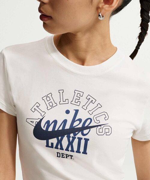 NIKE(ナイキ)の「ナイキ スポーツウェア チル ニット ウィメンズ スリム クロップド Tシャツ / Nike Sportswear Chill Knit Women's Slim Cropped T-Shirt IR7841-133 Sail(Tシャツ/カットソー・レディース・クリーム・XS/XL/S/M/L)」の3枚目の写真