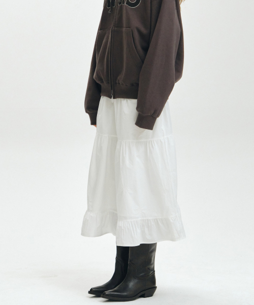 MAIS（マイス）の「EMBROIDERED SHIRRED TIERED MAXI SKIRT / WHITE（スカート・レディース・ホワイト・1(S)/2(M)）」の4枚目の写真