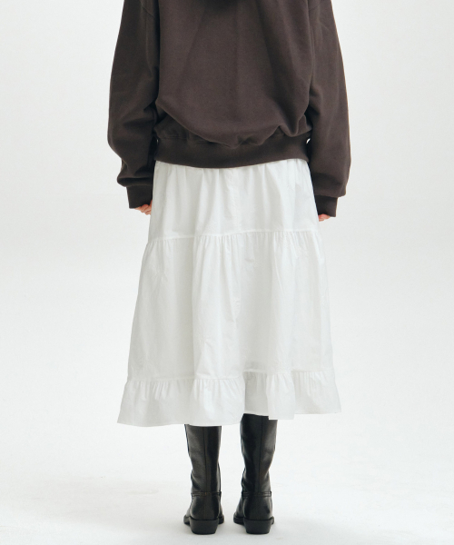 MAIS（マイス）の「EMBROIDERED SHIRRED TIERED MAXI SKIRT / WHITE（スカート・レディース・ホワイト・1(S)/2(M)）」の5枚目の写真