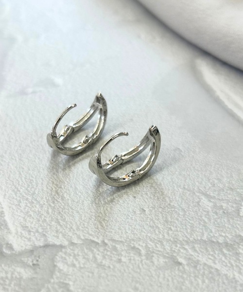 DiamondHearts(ダイヤモンドハーツ)の「ダブルライン シルバー フープピアス(ピアス(両耳用)・メンズ・シルバー/シルバー系その他・FREE)」の6枚目の写真