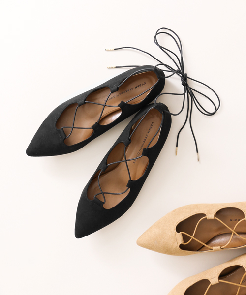 URBAN RESEARCH DOORS（アーバンリサーチドアーズ）の「【店舗振り分け】レースアップフラットパンプス∴（バレエシューズ・レディース・キャメル/ブラック・36.5/37.5/36/37）」の2枚目の写真