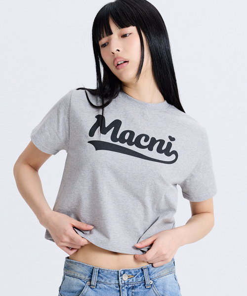 MACNI(マクニ)の「RETRO LOGO CROP T-SHIRT MELANGE(Tシャツ/カットソー・レディース・ライトグレー・FREE)」の2枚目の写真
