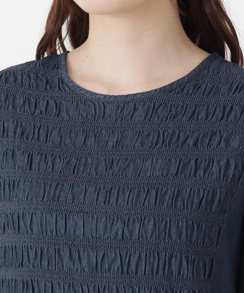 one'sterrace(ワンズテラス)の「スモッキング 刺繍入りデニムワンピース(ワンピース・レディース・ネイビー系5/ブルー系その他7/ブラック系8・02)」の7枚目の写真