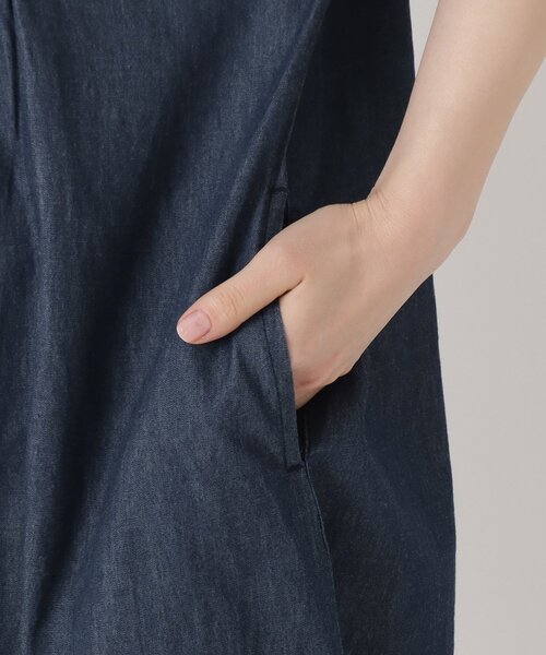 one'sterrace(ワンズテラス)の「スモッキング 刺繍入りデニムワンピース(ワンピース・レディース・ネイビー系5/ブルー系その他7/ブラック系8・02)」の10枚目の写真