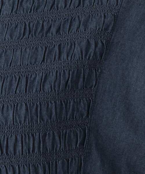 one'sterrace(ワンズテラス)の「スモッキング 刺繍入りデニムワンピース(ワンピース・レディース・ネイビー系5/ブルー系その他7/ブラック系8・02)」の17枚目の写真