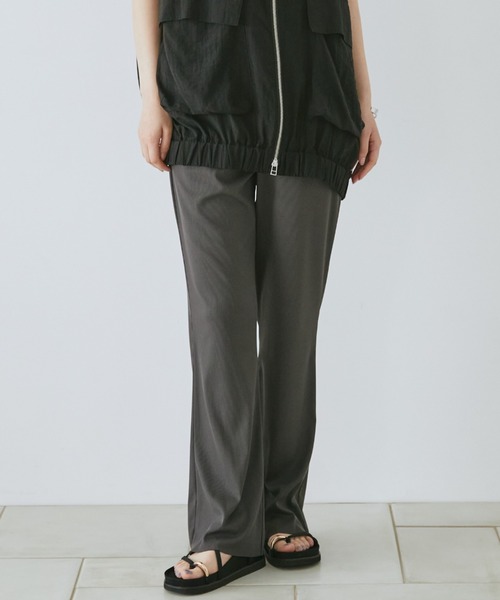 Doux archives(ドゥアルシーヴ)の「【セルフカット】セミフレアリブパンツ(その他パンツ・レディース・チャコールグレー/アイボリー/ブラウン/ブラック・FREE)」の3枚目の写真