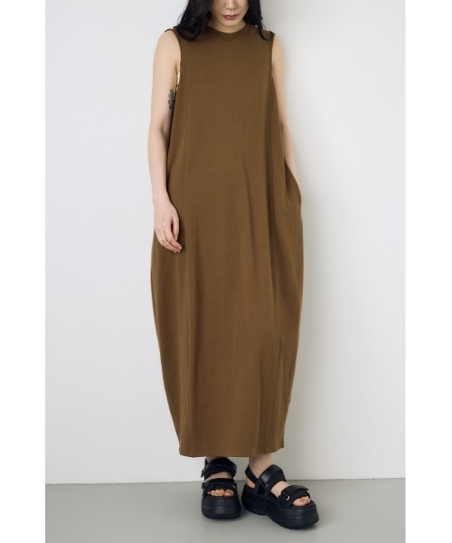 AZUL by moussy（アズールバイマウジー）の「【身長/骨格別着用画像あり】オーバルカットワンピース　春服　夏服　ノースリーブ（ワンピース・レディース・ライトブラック/ライム/ブラウン・SMALL/MEDIUM）」の2枚目の写真