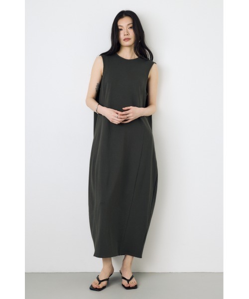AZUL by moussy（アズールバイマウジー）の「【身長/骨格別着用画像あり】オーバルカットワンピース　春服　夏服　ノースリーブ（ワンピース・レディース・ライトブラック/ライム/ブラウン・SMALL/MEDIUM）」の6枚目の写真