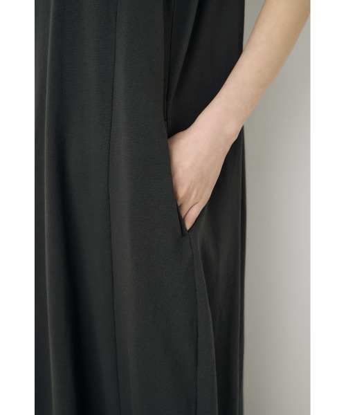 AZUL by moussy（アズールバイマウジー）の「【身長/骨格別着用画像あり】オーバルカットワンピース　春服　夏服　ノースリーブ（ワンピース・レディース・ライトブラック/ライム/ブラウン・SMALL/MEDIUM）」の15枚目の写真