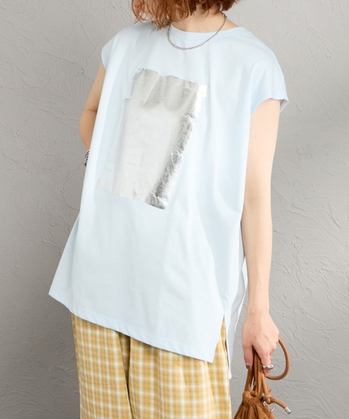 MAISON DE L'ALLURE（メゾンドゥラリュール）の「[MAISON DE L'ALLURE/メゾンドゥラリュール] ボックス 箔プリント フレンチスリーブTシャツ（Tシャツ/カットソー・レディース・ブラック/ブルー/チャコールグレー/オフホワイト・F）」の4枚目の写真