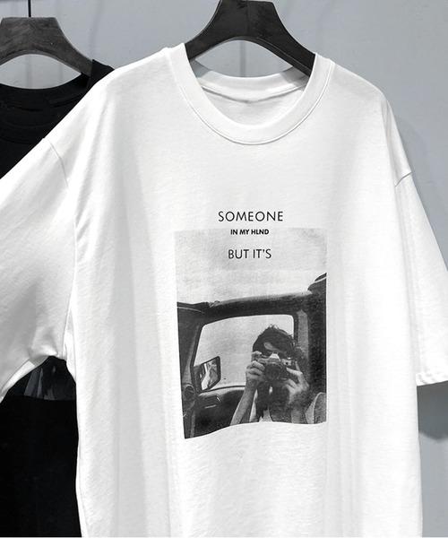 JOHNNY WOLF(ジョニーウルフ)の「FITTOA オーバーサイズ プリント Tシャツ(Tシャツ/カットソー・メンズ・ブラック系2/ホワイト系3/ホワイト系2/ホワイト系1/ブラック×レッド/ブラック/ブラック系1/ホワイト/パープル系その他/ブルー系その他・M/XL/L)」の11枚目の写真