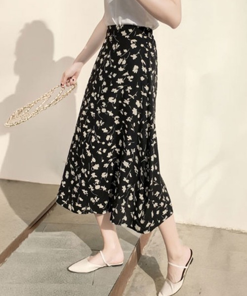mielu（ミエル）の「フラワーエアリーロングスカート（スカート・レディース・ブルー/ブラック/ホワイト・LARGE/MEDIUM）」の3枚目の写真