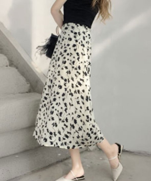 mielu（ミエル）の「フラワーエアリーロングスカート（スカート・レディース・ブルー/ブラック/ホワイト・LARGE/MEDIUM）」の4枚目の写真