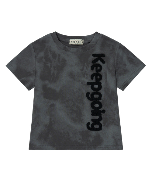 KKEEE(ケーケーイーイー)の「キープゴーイング ブークル刺繍 クロップ半袖Tシャツ(Tシャツ/カットソー・レディース・ブラック/ホワイト/チャコール・FREE)」の4枚目の写真