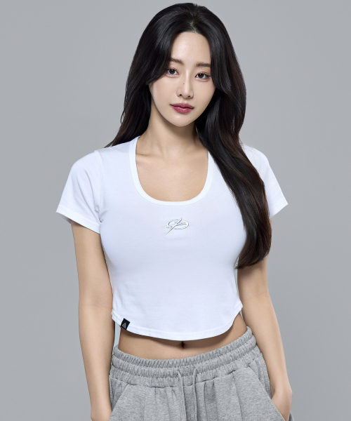 PHYSICAL GARMENTS（フィジカルガーメンツ）の「P5049 ウィメンズ Uネック シンボル クロップ 半袖 [3COLOR]（Tシャツ/カットソー・レディース・ホワイト/ブラック/チャコール・SMALL/MEDIUM）」の4枚目の写真