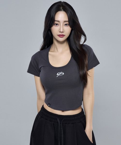 PHYSICAL GARMENTS（フィジカルガーメンツ）の「P5049 ウィメンズ Uネック シンボル クロップ 半袖 [3COLOR]（Tシャツ/カットソー・レディース・ホワイト/ブラック/チャコール・SMALL/MEDIUM）」の6枚目の写真