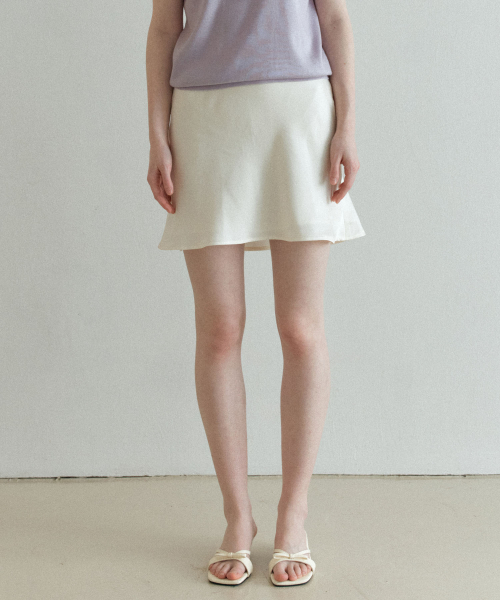 YUPPE(ヨッペ)の「サテンミディスカート_クリーム(スカート・レディース・その他・SMALL/MEDIUM)」の1枚目の写真