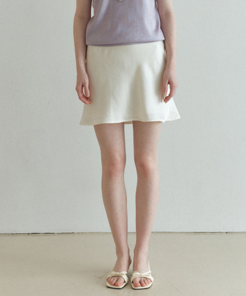 YUPPE(ヨッペ)の「サテンミディスカート_クリーム(スカート・レディース・その他・SMALL/MEDIUM)」の2枚目の写真