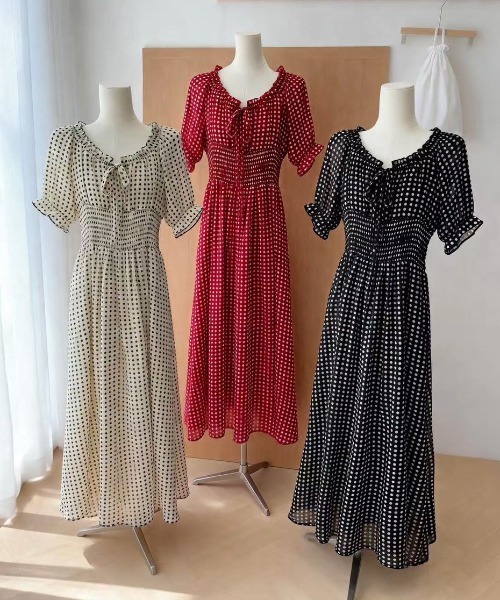 FINEnough（ファインナフ）の「ウエストシャーリングフリル袖ドット柄ワンピース（ワンピース・レディース・レッド/ホワイト/ブラック・FREE）」の10枚目の写真