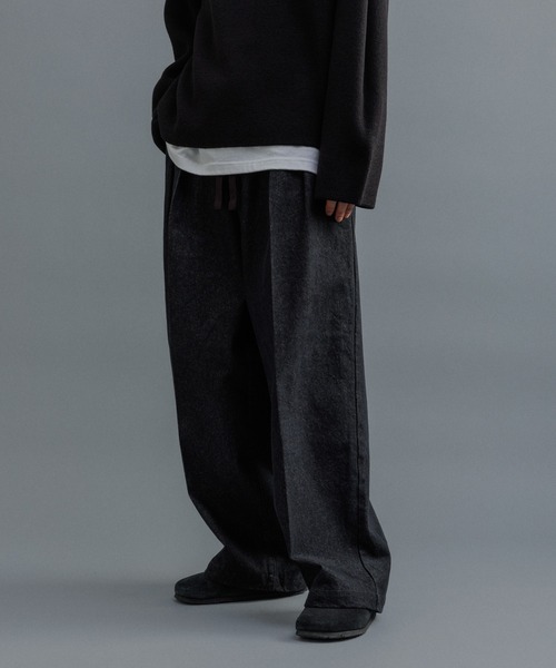 ADAM ET ROPE'(アダムエロペ)の「【WEB限定】2タック ワイドルーズ ドカンパンツ / デニム / オールシーズン着用可能 / ユニセックス(デニムパンツ・メンズ・ブラック系その他/ネイビー・L/M/S)」の7枚目の写真