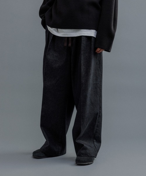 ADAM ET ROPE'(アダムエロペ)の「【WEB限定】2タック ワイドルーズ ドカンパンツ / デニム / オールシーズン着用可能 / ユニセックス(デニムパンツ・メンズ・ブラック系その他/ネイビー・L/M/S)」の8枚目の写真