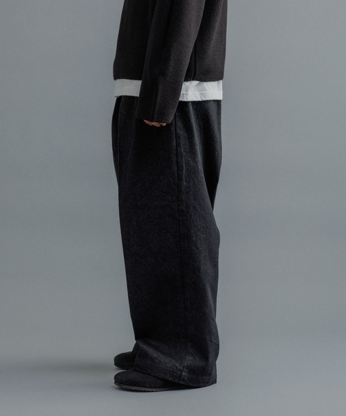 ADAM ET ROPE'(アダムエロペ)の「【WEB限定】2タック ワイドルーズ ドカンパンツ / デニム / オールシーズン着用可能 / ユニセックス(デニムパンツ・メンズ・ブラック系その他/ネイビー・L/M/S)」の9枚目の写真