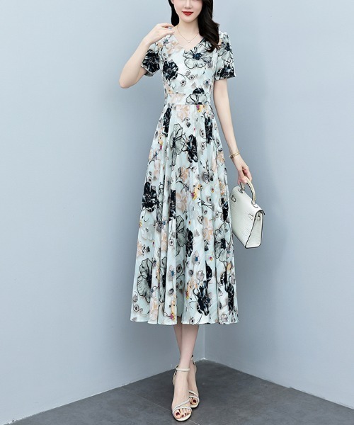 LUCPY(ラクピー)の「フラワープリントVネックフレアワンピース(ワンピース・レディース・ライトグリーン・XX-LARGE/X-LARGE/LARGE/MEDIUM)」の3枚目の写真