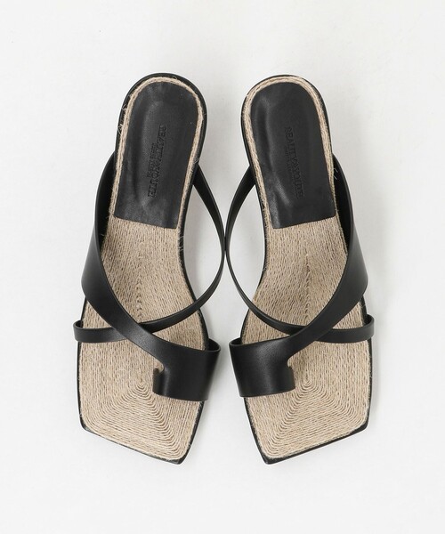 BEAUTY&YOUTH UNITED ARROWS(ビューティーアンドユースユナイテッドアローズ)の「レザーライク サムリング クロス サンダル(サンダル・レディース・ブラック/ブラウン系・36/37/38)」の9枚目の写真