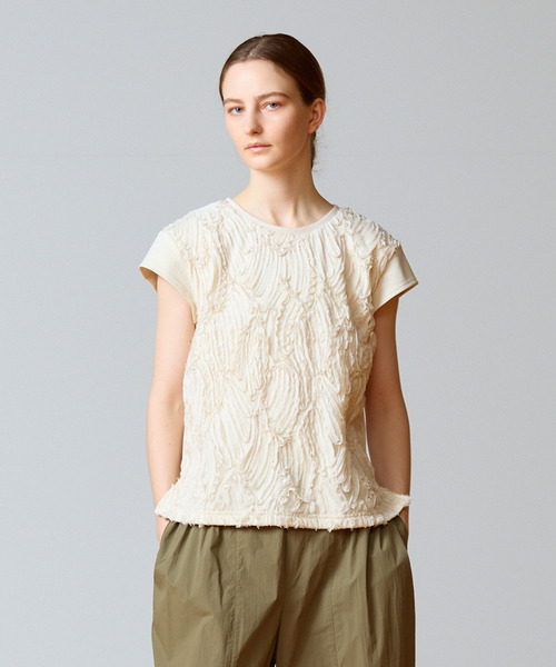 LOGEMENT DE CLAIRE(ロジュモンドクレール)の「【LOURMARIN】テープチュール刺しゅうプルオーバー(Tシャツ/カットソー・レディース・ブラック/アイボリー・FREE)」の2枚目の写真