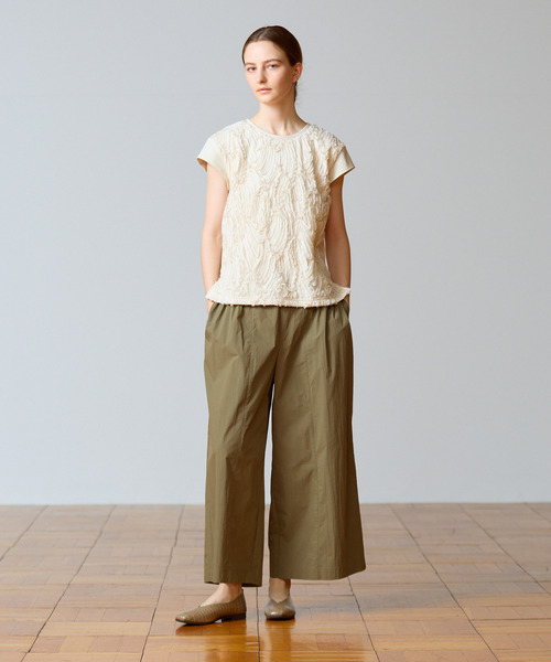 LOGEMENT DE CLAIRE(ロジュモンドクレール)の「【LOURMARIN】テープチュール刺しゅうプルオーバー(Tシャツ/カットソー・レディース・ブラック/アイボリー・FREE)」の3枚目の写真
