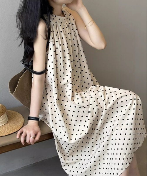 LUCPY(ラクピー)の「ドットノースリーブフレアワンピース(ワンピース・レディース・ホワイト/ブラック・MEDIUM/XX-LARGE/X-LARGE/LARGE)」の3枚目の写真