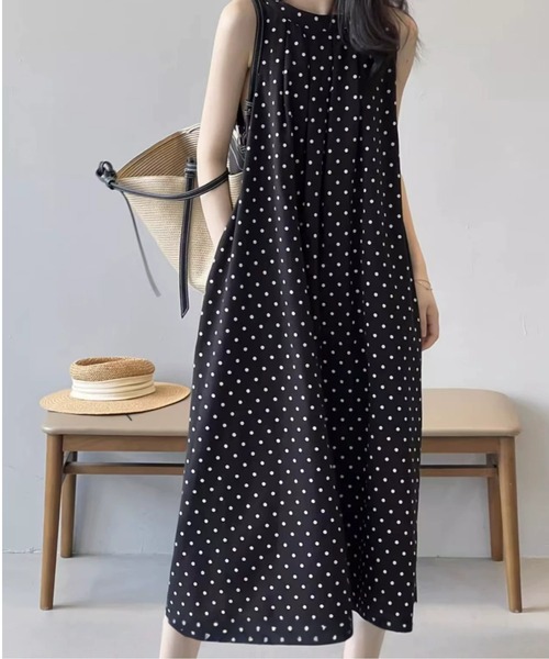 LUCPY(ラクピー)の「ドットノースリーブフレアワンピース(ワンピース・レディース・ホワイト/ブラック・MEDIUM/XX-LARGE/X-LARGE/LARGE)」の4枚目の写真