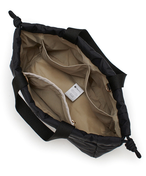 LeSportsac(レスポートサック)の「CHAIN E/W DRAWSTRING BAG ミッドナイトキルトチェーン(ショルダーバッグ・レディース・ブラック・FREE)」の10枚目の写真