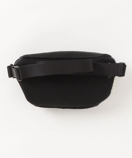 macromauro(マクロマウロ)の「【macromauro】 DEER LEATHER WAIST BAG M(ボディバッグ/ウエストポーチ・メンズ・ブラック/ブラウン・MEDIUM)」の3枚目の写真