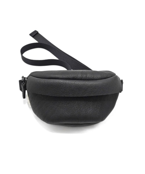 macromauro(マクロマウロ)の「【macromauro】 DEER LEATHER WAIST BAG M(ボディバッグ/ウエストポーチ・メンズ・ブラック/ブラウン・MEDIUM)」の1枚目の写真