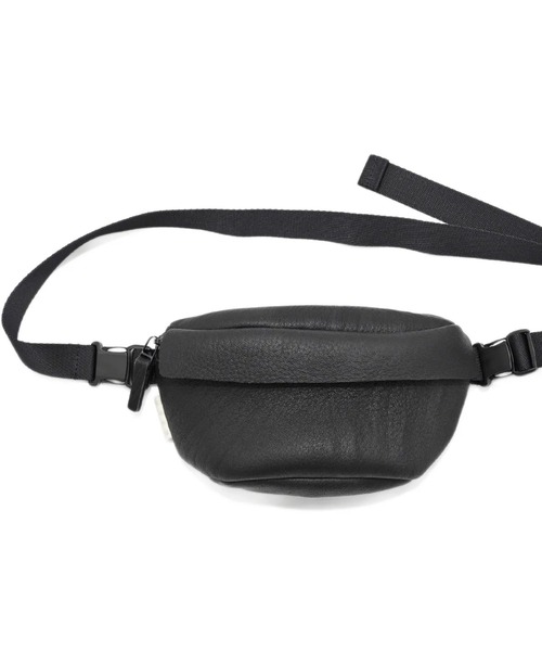 macromauro(マクロマウロ)の「【macromauro】 DEER LEATHER WAIST BAG M(ボディバッグ/ウエストポーチ・メンズ・ブラック/ブラウン・MEDIUM)」の7枚目の写真
