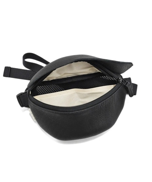 macromauro(マクロマウロ)の「【macromauro】 DEER LEATHER WAIST BAG M(ボディバッグ/ウエストポーチ・メンズ・ブラック/ブラウン・MEDIUM)」の11枚目の写真