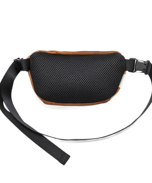 macromauro(マクロマウロ)の「【macromauro】 DEER LEATHER WAIST BAG M(ボディバッグ/ウエストポーチ・メンズ・ブラック/ブラウン・MEDIUM)」の17枚目の写真