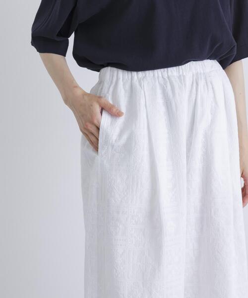 かぐれ（カグレ）の「コットンクロス刺しゅうワイドパンツ（その他パンツ・レディース・オフホワイト/ネイビー・FREE）」の13枚目の写真
